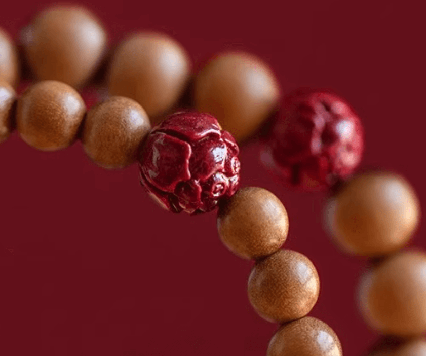 The peach wood bracelet consecrated by a master comes from Mount Wutai.