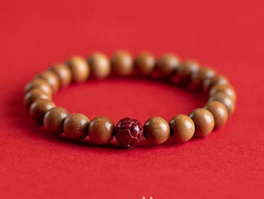 The peach wood bracelet consecrated by a master comes from Mount Wutai.